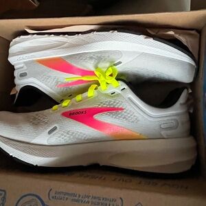 Wmns Brooks Launch 9